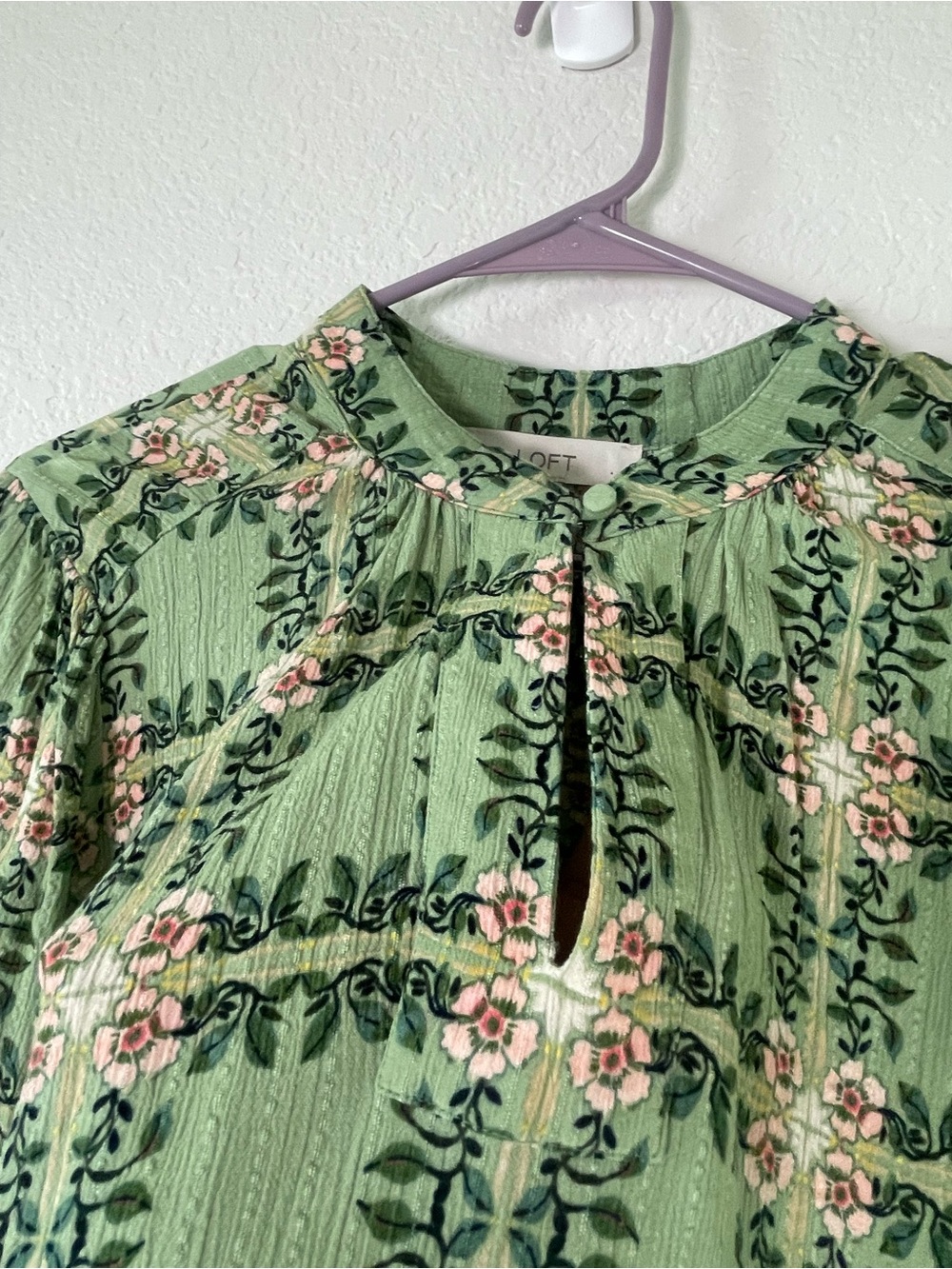LOFT Green Floral Viscose Split Neck Blouse Size L - Picture 4 of 6